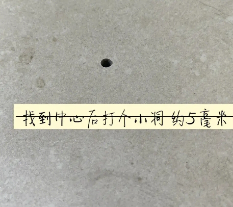 得荣瓷砖空鼓维修公司专业解答在瓷砖铺贴过程中，如果砂料搅拌不均匀，将会带来以下问题